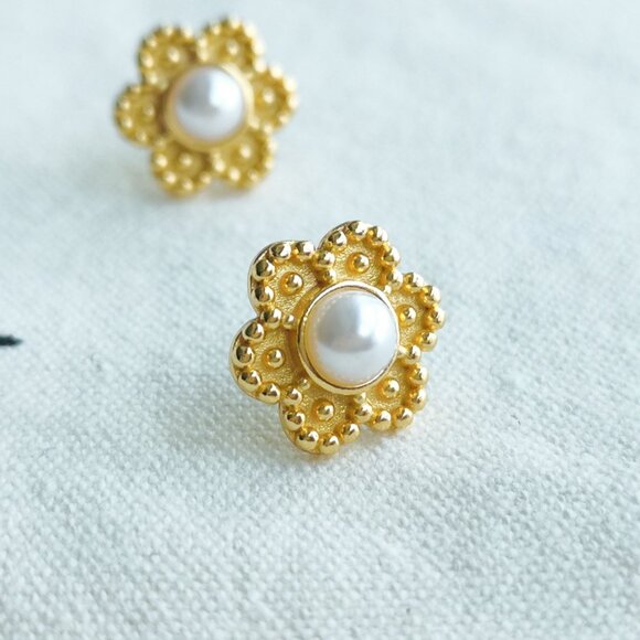 Julie Vos Stud Earrings - Colette - Pearl Gold - Picture 2 of 5